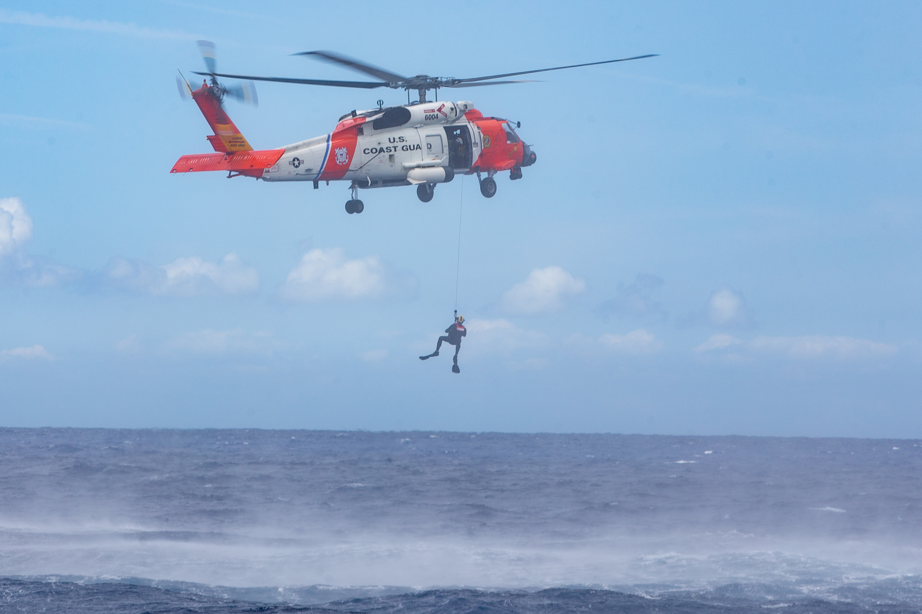 joint-coast-guard-military-search-and-rescue-exercise-in-mid-atlantic
