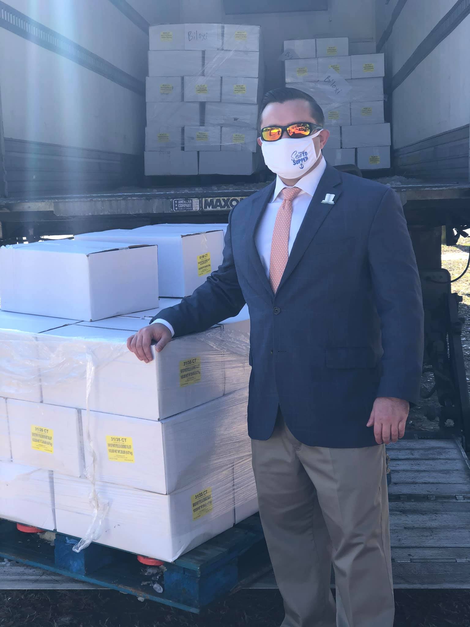 Mississippi shrimpers deliver catch to local food banks - Vimarsana News