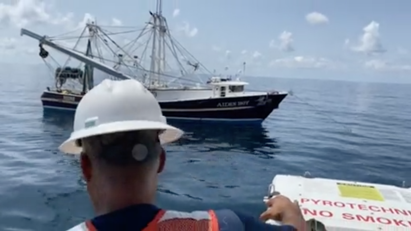 Video: Coast Guard rescues five crew off Texas coast