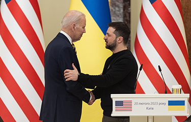조 바이든 미국 대통령과 볼로디미르 젤렌스키 우크라이나 대통령.