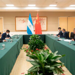 A meeting between Chinese and Nicaraguan trade representatives.