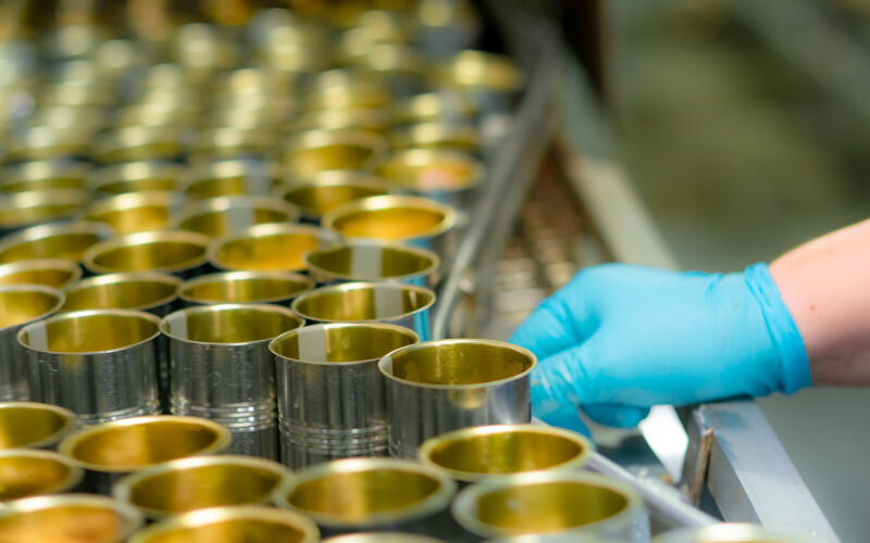 A photo of tin cans.