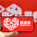 The Pinduoduo logo on a cell phone.