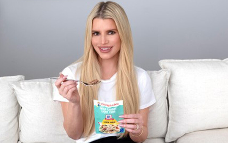 Jessica Simpson eating from a Chicken of the Sea tuna packet.