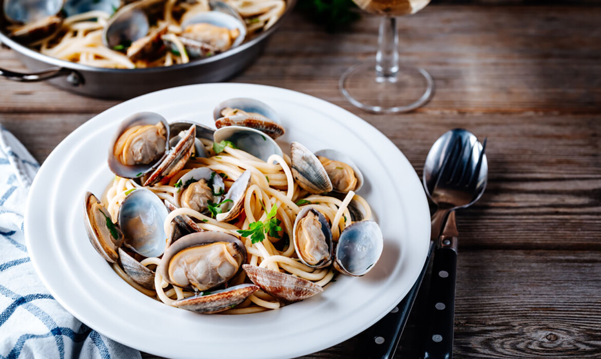 Spaghetti with clams.