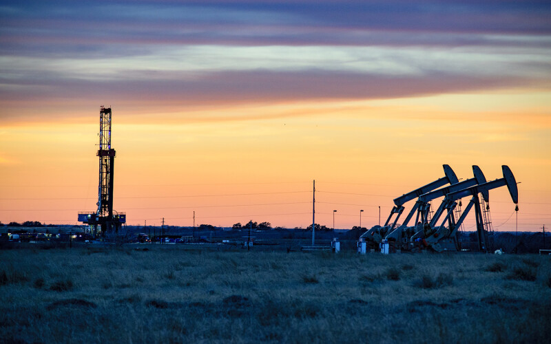 A photo of a drilling rig.