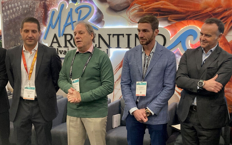 Grupo Veraz Commercial Director Federico Angeleri (far left) and CeDePesca Executive Director Ernesto Godelman (second from left) at SENA