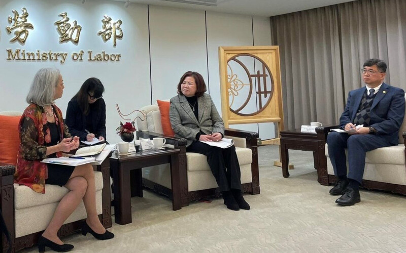 U.S. Department of Labor Deputy Undersecretary Thea Lee meets with Taiwanese officials.