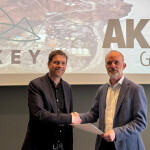 Jacob Bregnballe in AKVA group and Hallgrímur Steinsson in Laxey signing the contract at the AKVA Day Iceland held in Reykjavik