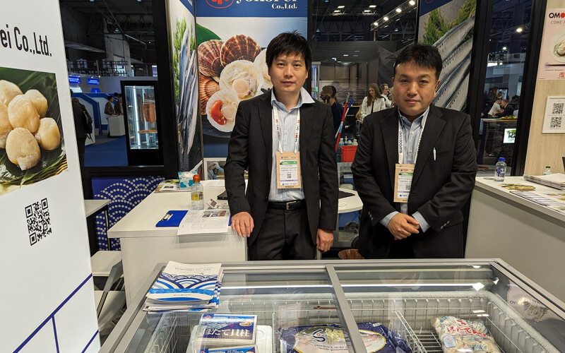 Yokorei Co. Deputy General Manager Shunsuke Otsuki (right)
