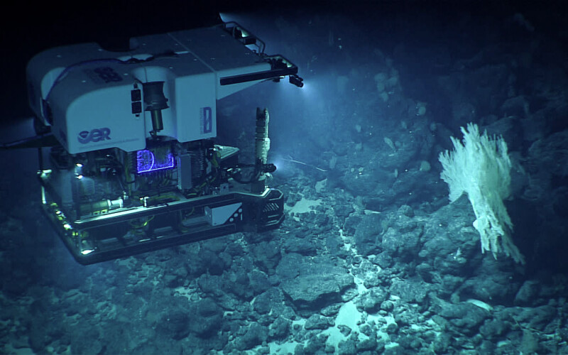 Progress in underwater robotic technology