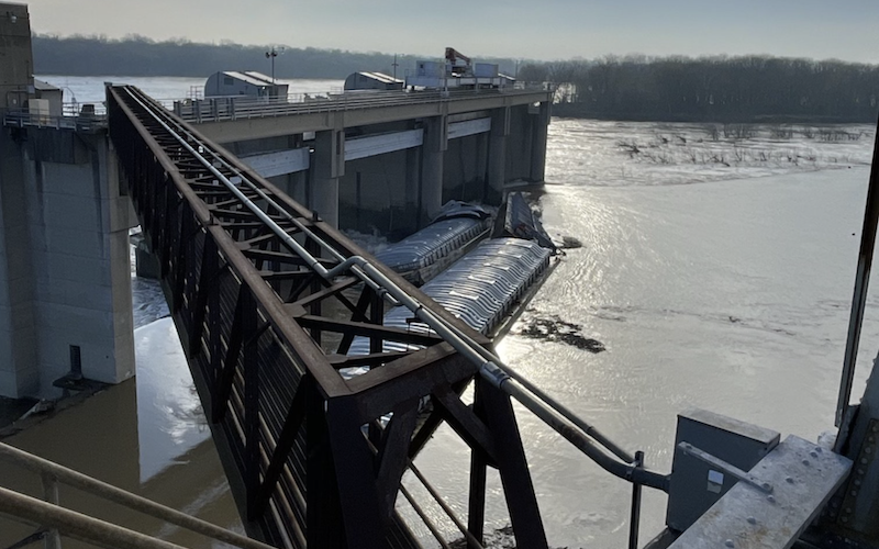 McAlpine Locks and Dam reopens after barge breakaway